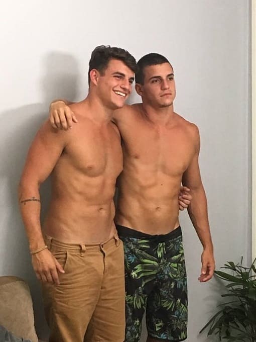 Fotos de Antonio e Manoel sem camisa.