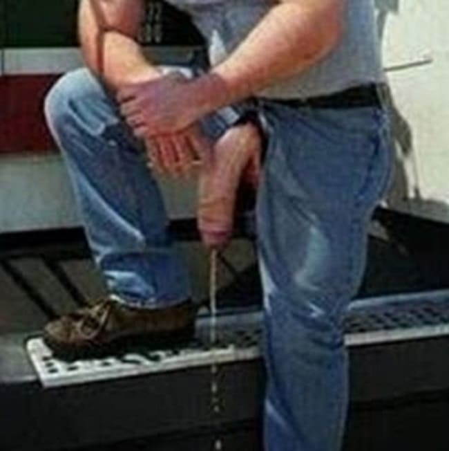 Foto pornô de um caminhoneiro dotado com a pica dura