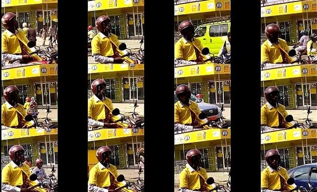 Vídeo de um motoqueiro dotado batendo punheta em cima da moto no meio da rua.