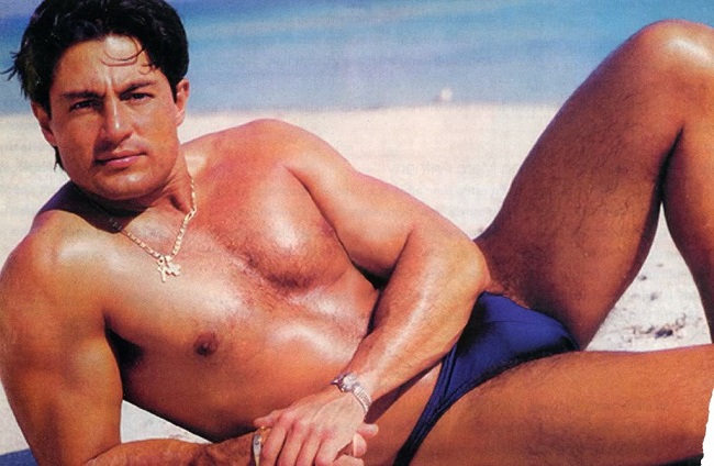 Fernando Colunga em fotos sensuais e pelado