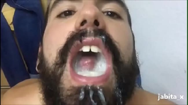 foto de gay putão com porra na boca
