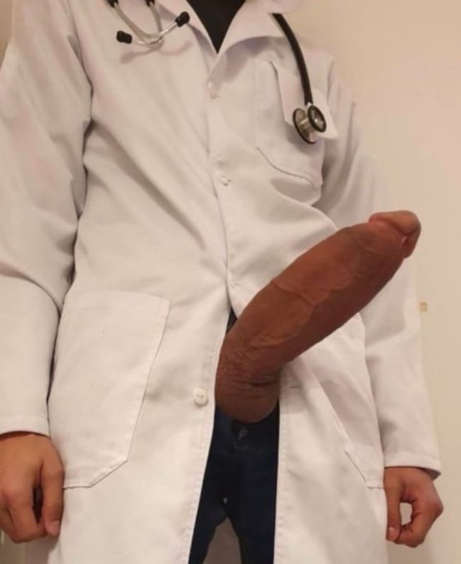 foto do pinto grande de um médico com jaleco e o pinto pra fora da calça